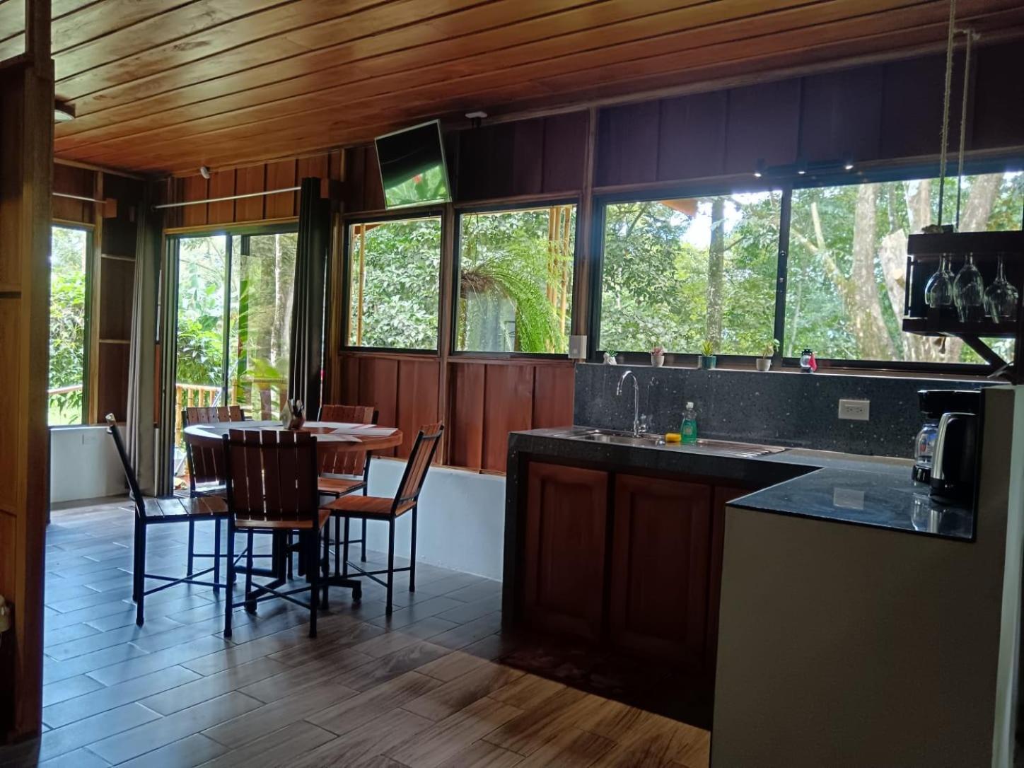 Gambas Lodge La Fortuna ภายนอก รูปภาพ